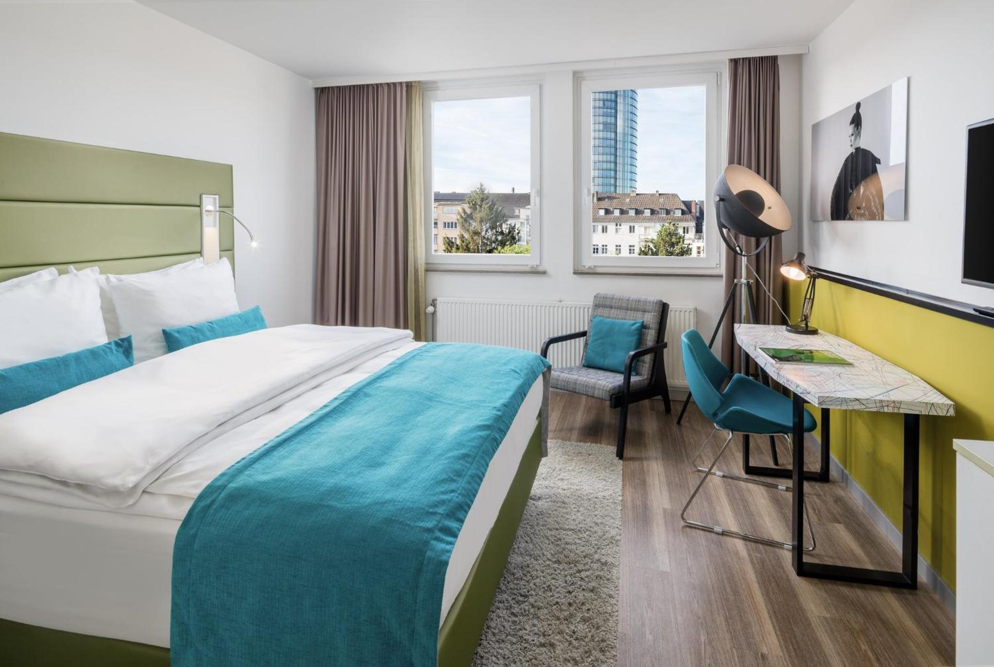 Standard, King Bed, Queen Bed, Garden View