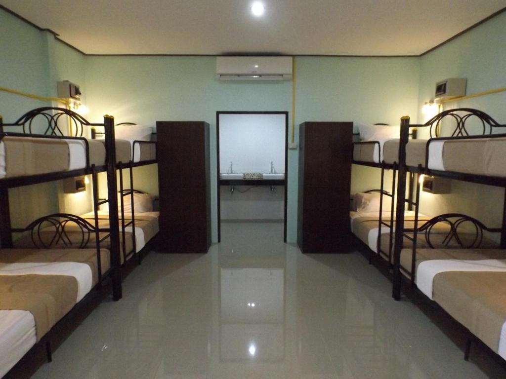 Lanta Long Beach Hostel 27/50