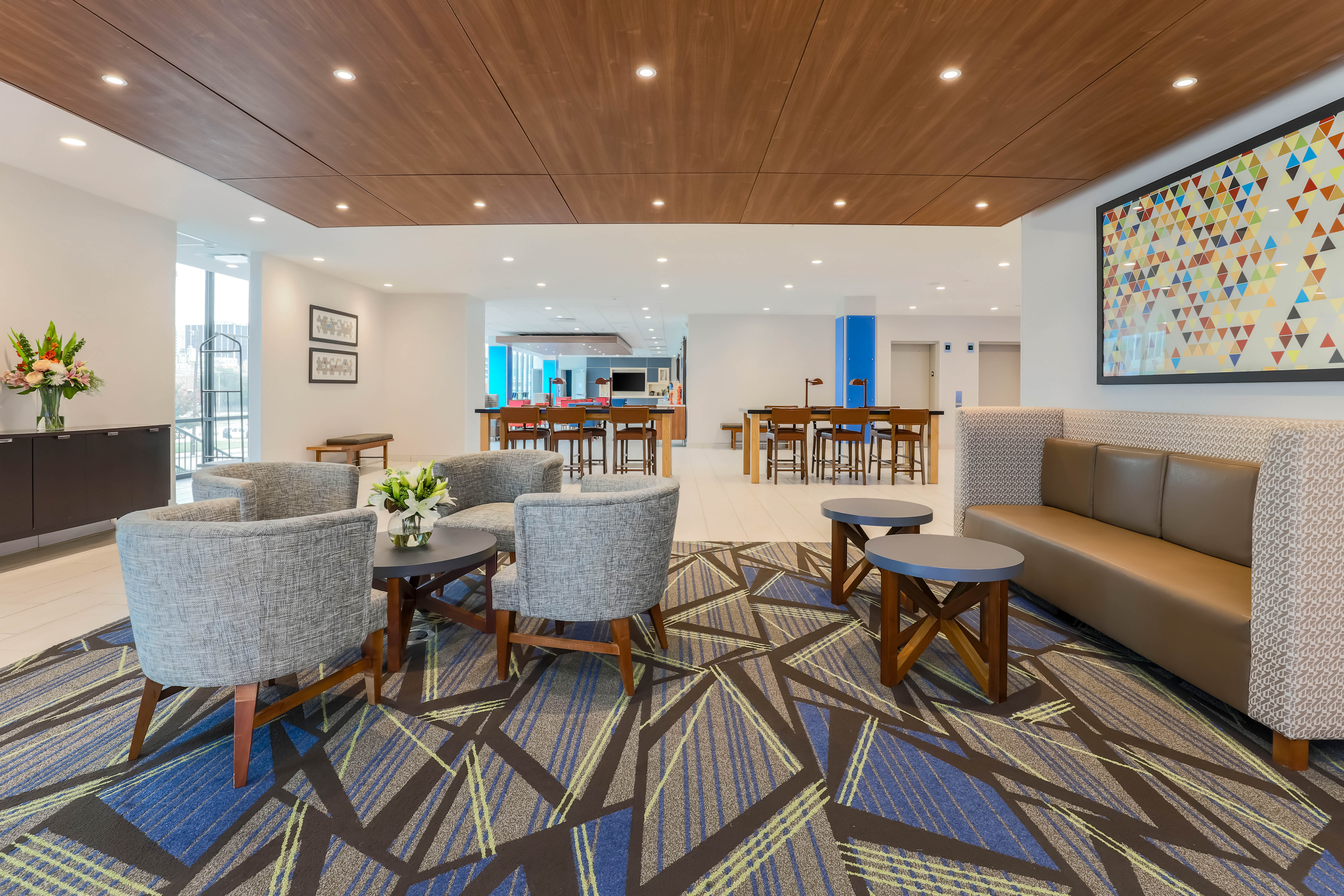 Holiday Inn Express & Suites Downtown Fort Worth 34/55