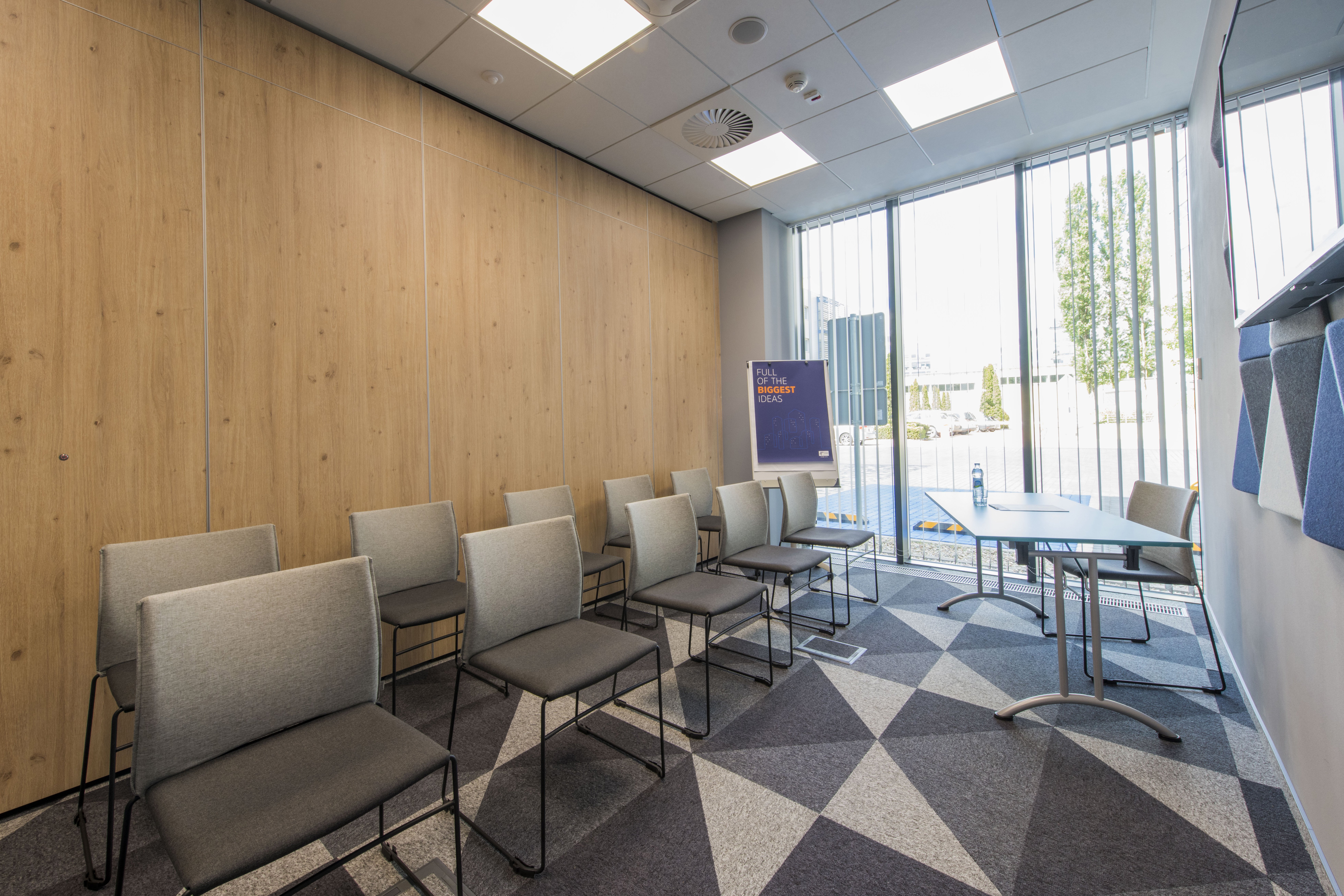 Holiday Inn Express Warsaw - Mokotow 54/56