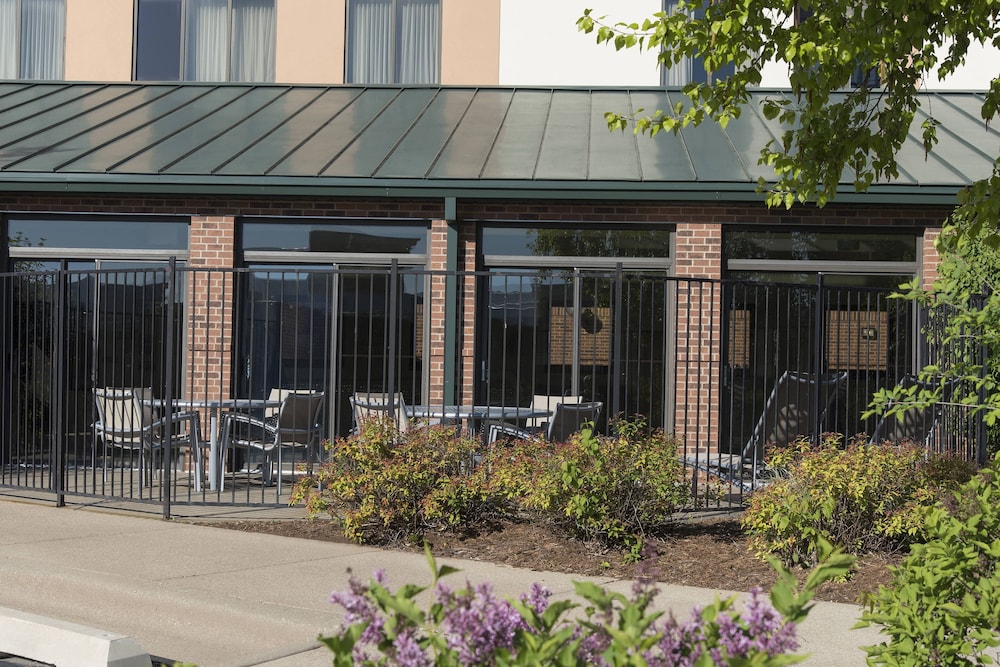 The Peoria Hotel, SureStay Collection by Best Western 29/59