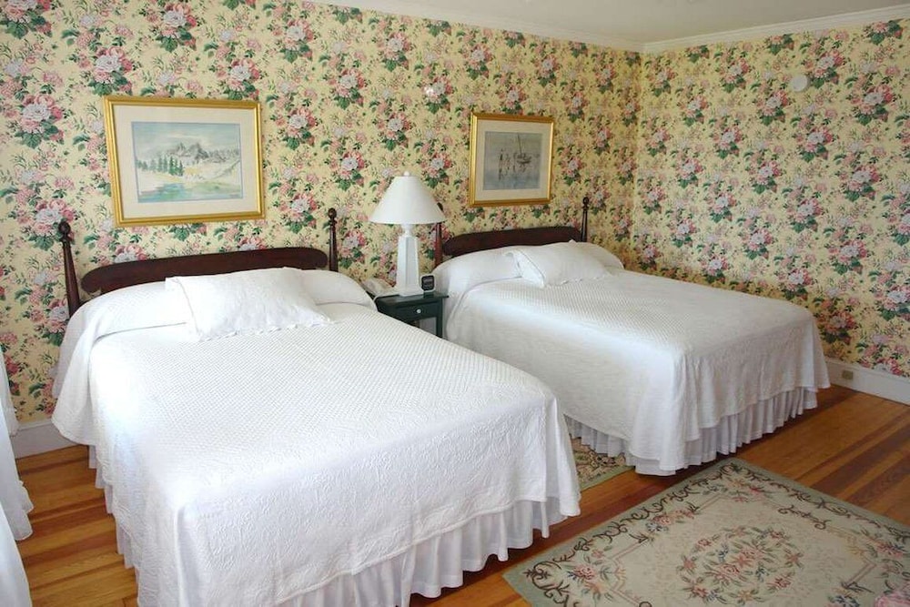 Garden, Queen Bed