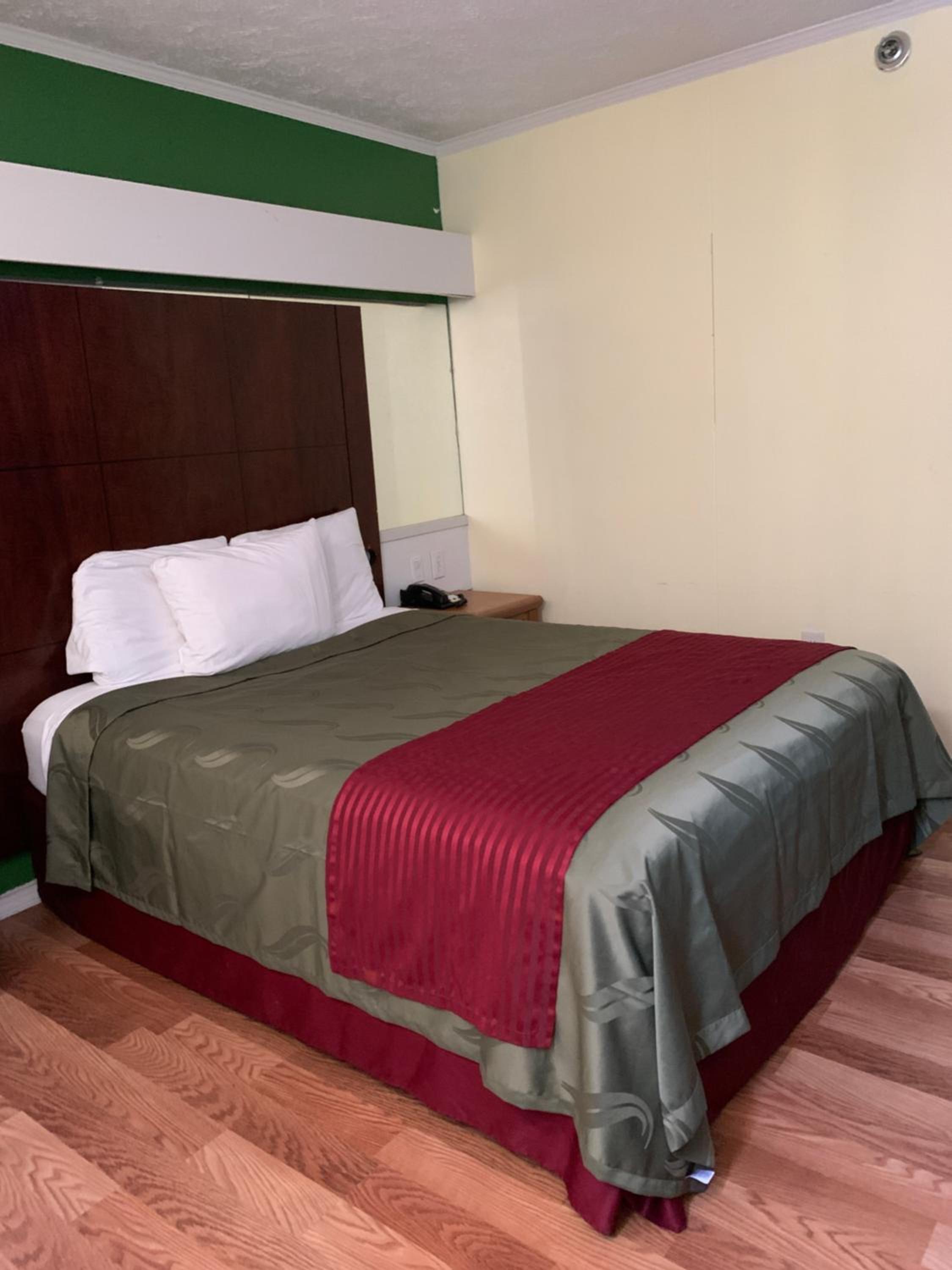 Holiday Lodge 18/30