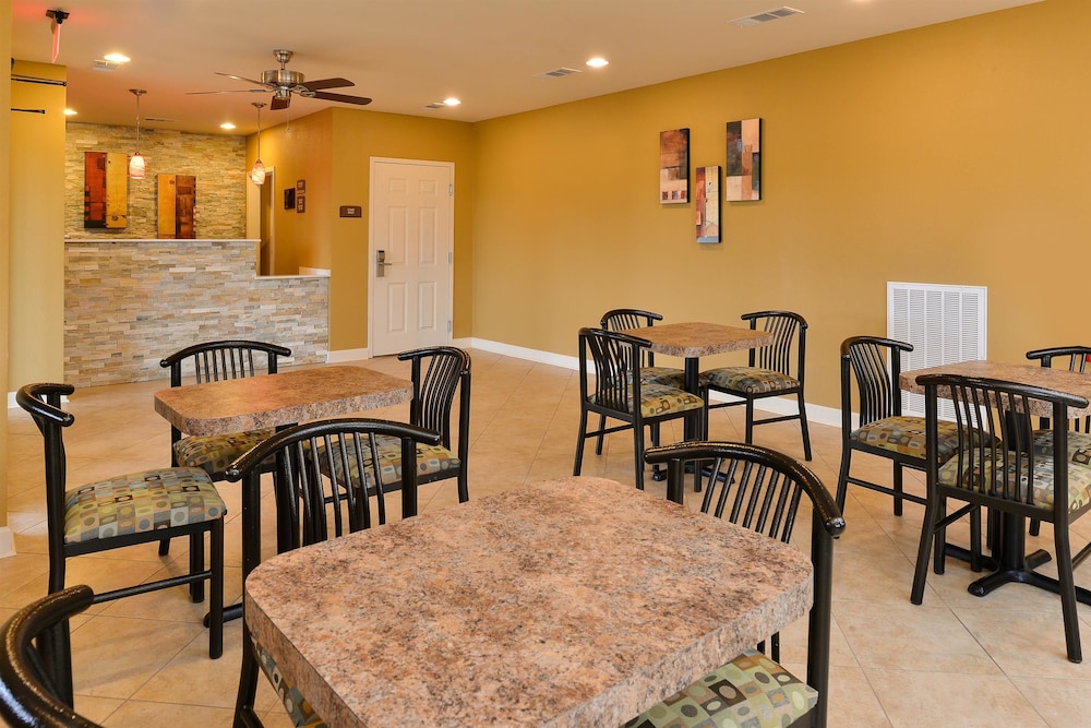 Americas Best Value Inn Tupelo Leeb Drive 28/33