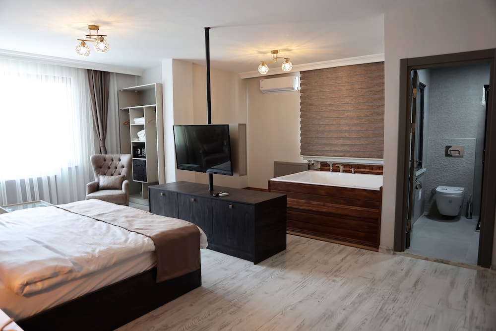 Sar-Per Suites & Hotel 12/31