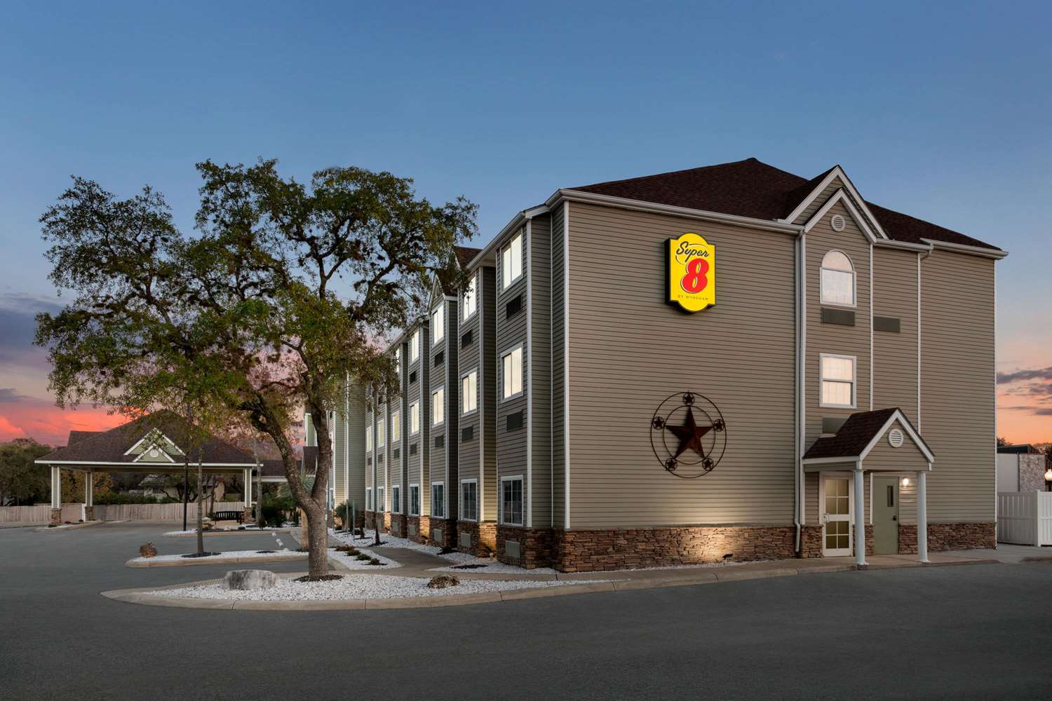 Super 8 by Wyndham San Antonio Airport North 2/45