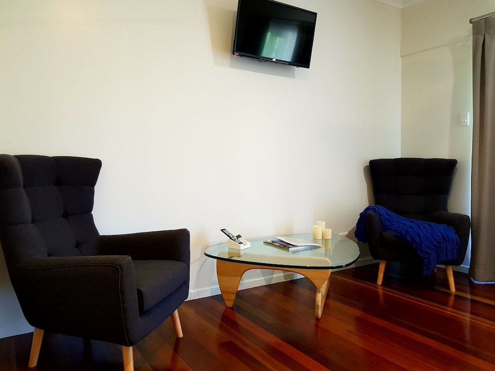 Camelot Boutique Accommodations 32/54