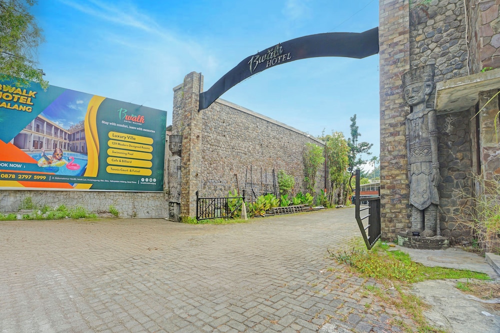 OYO 3283 Bwalk Hotel 31/40
