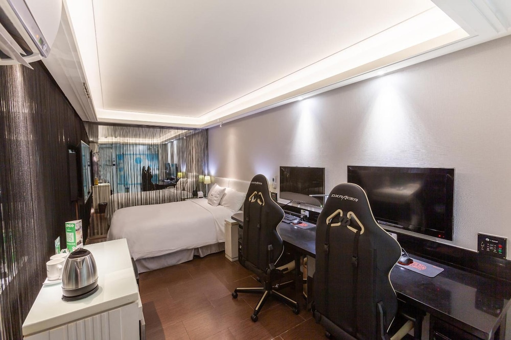 I Hotel 26/30
