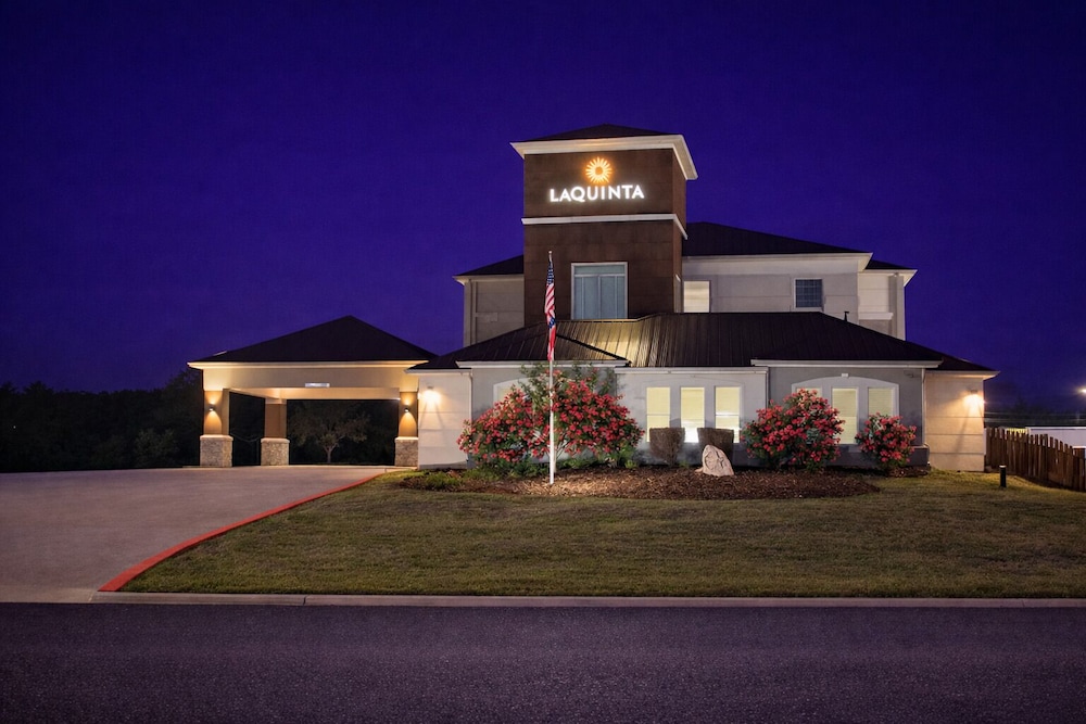 La Quinta Inn & Suites by Wyndham Kerrville 9/61