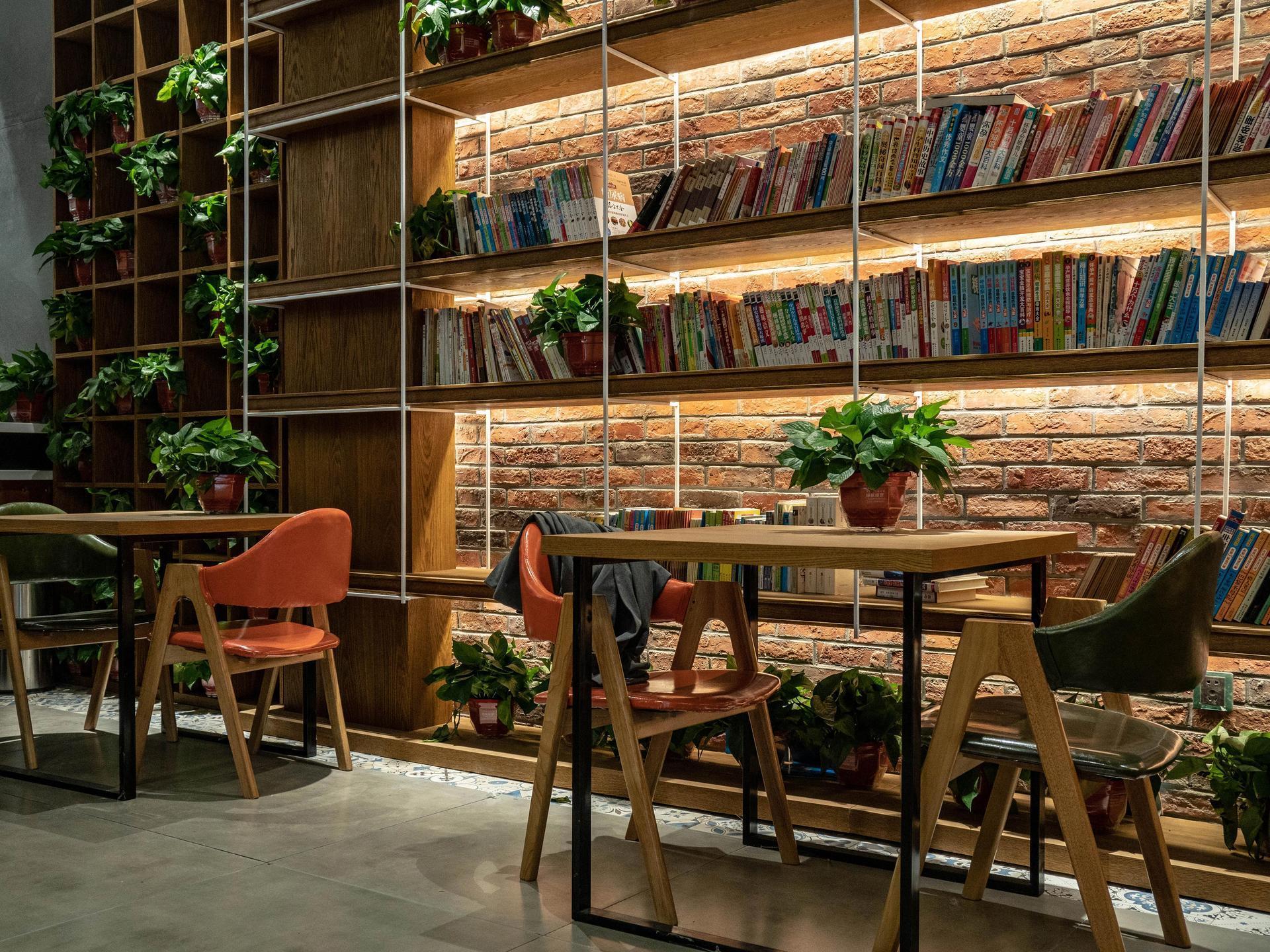 James Joyce Coffetel (Tianjin Railway Station) 45/54