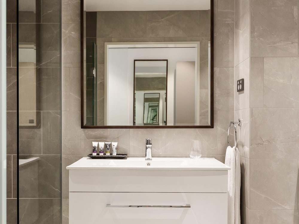 Mercure Auckland Queen Street 64/70
