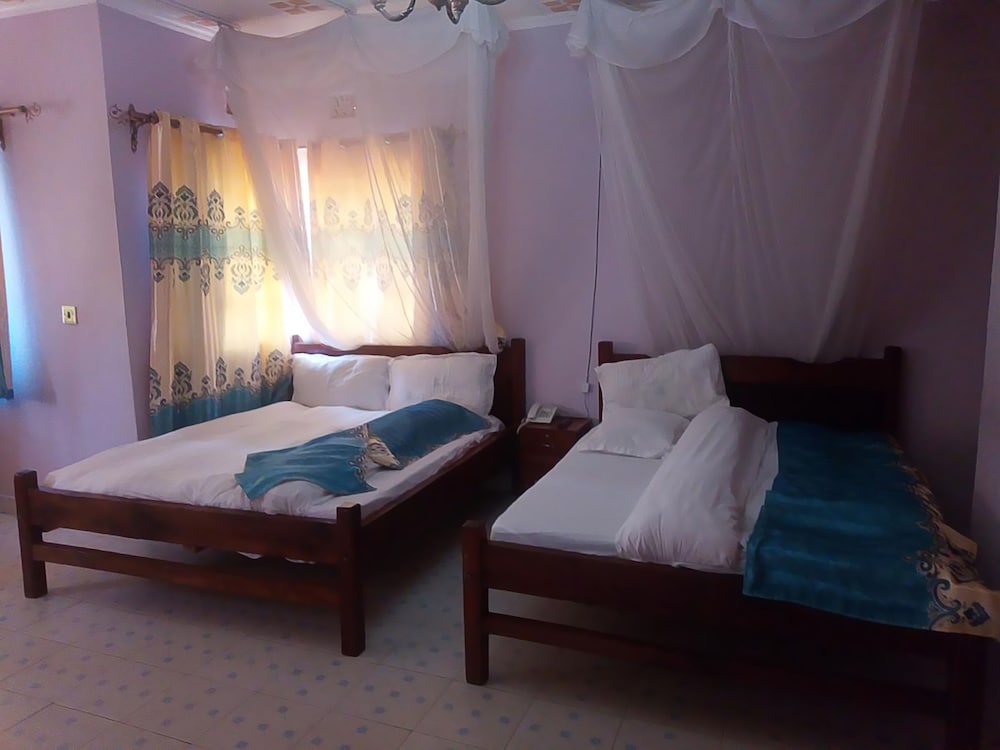 DELUXE, TWIN BEDS