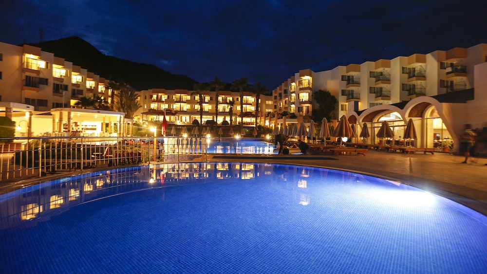 Fortezza Beach Resort 68/70