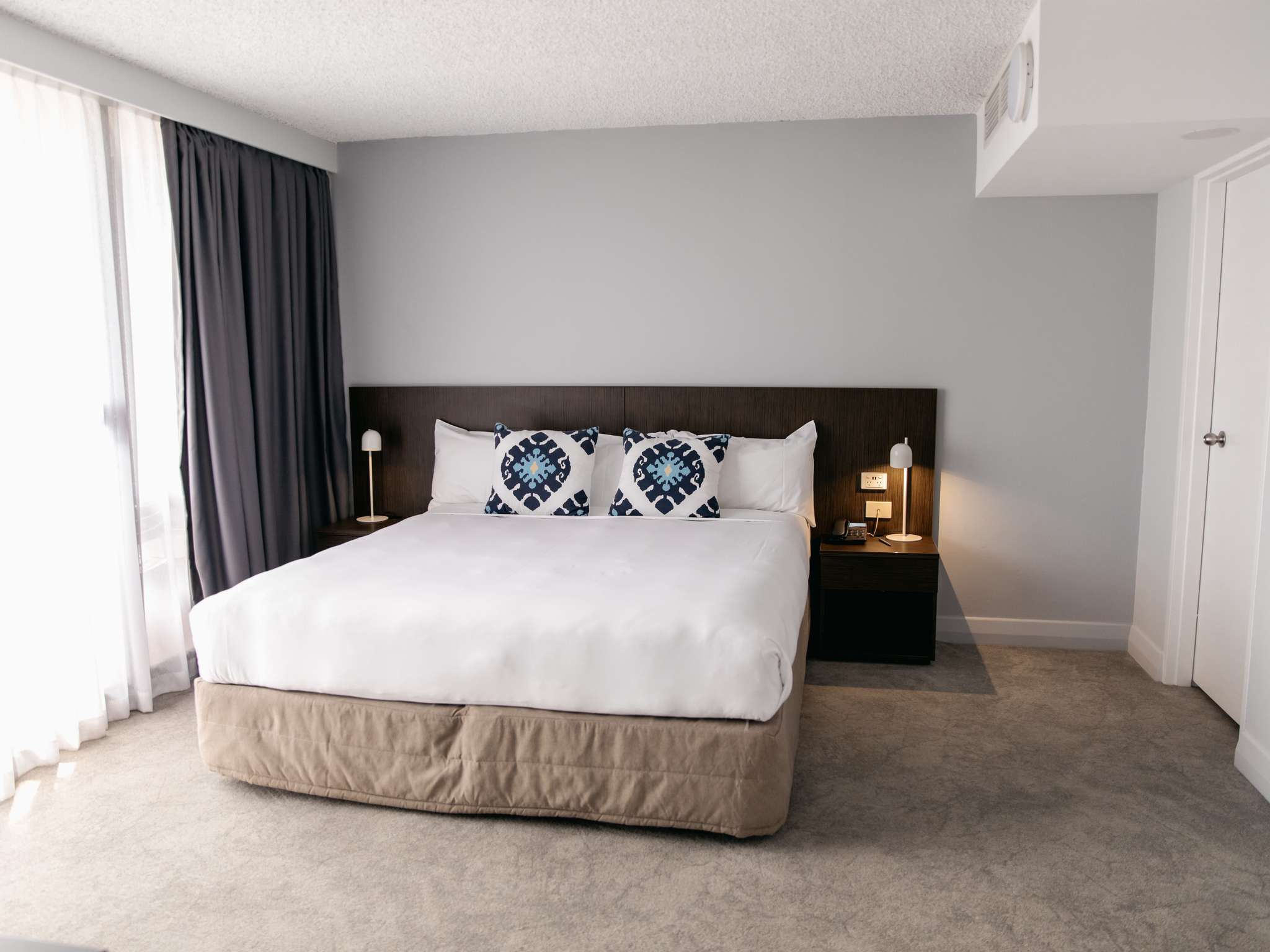 JUNIOR SUITE, KING BED, BALCONY VIEW