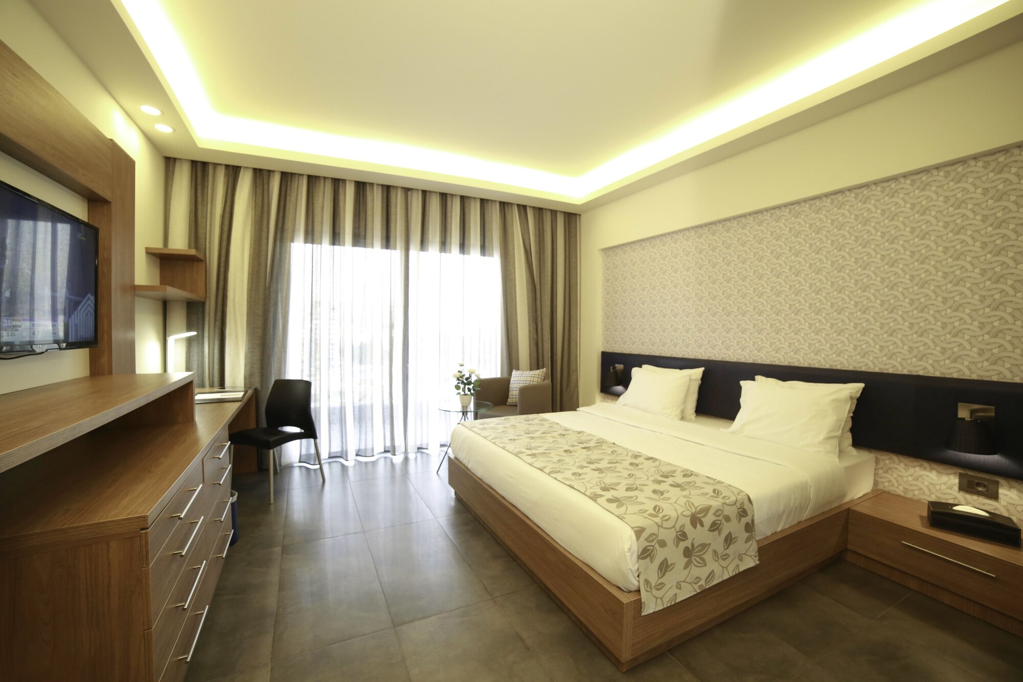 Junior King Suite - With Balcony:
