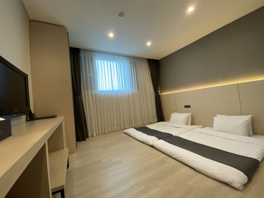 New Donghae Hotel 18/70