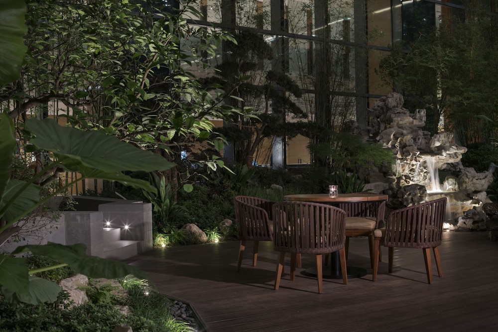 HYATT REGENCY SHANGHAI WUJIAOCHANG 62/75