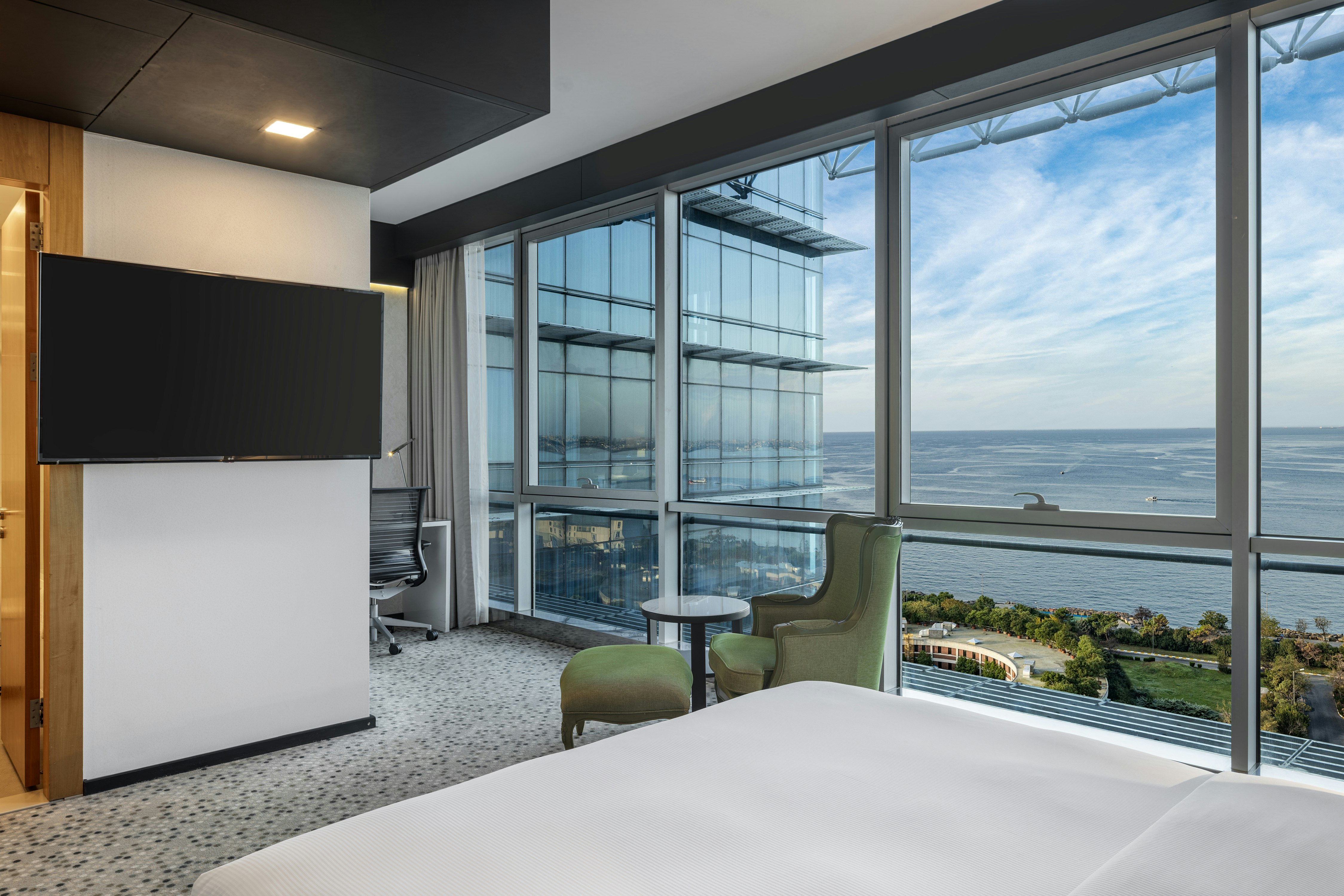 Deluxe, King Bed, Sea View, Doubletree By Hilton Hotel Istanbul - Moda 2/4