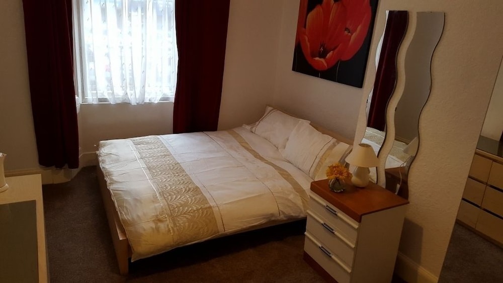Sakura Edinburgh Guest House 10/20