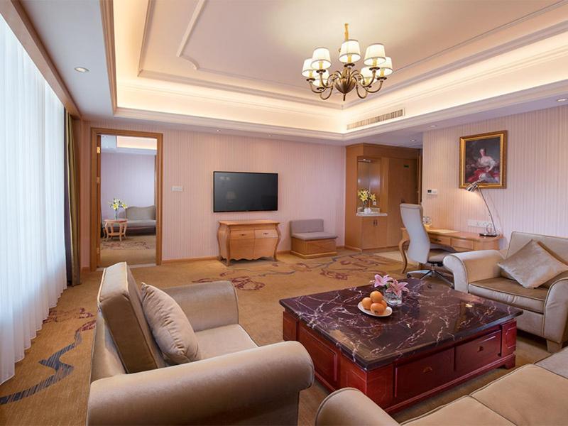 Vienna International Hotel (Huazhou Beijing East Road) 7/8
