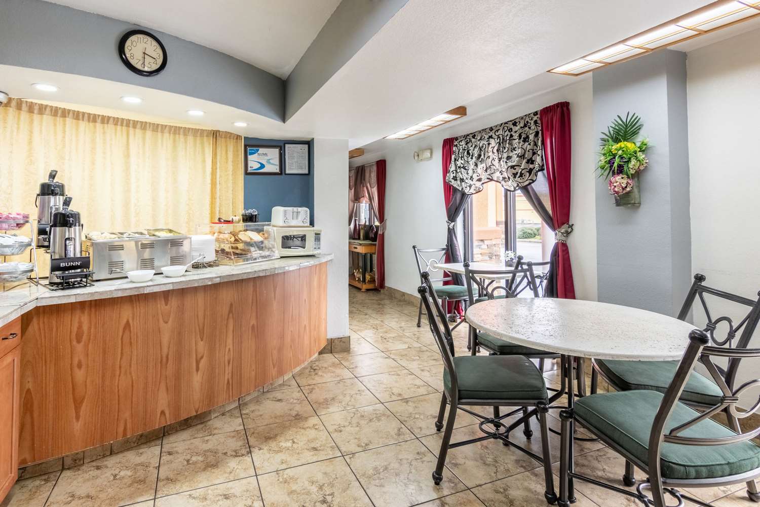 Park Inn by Radisson, Macon North 10/12