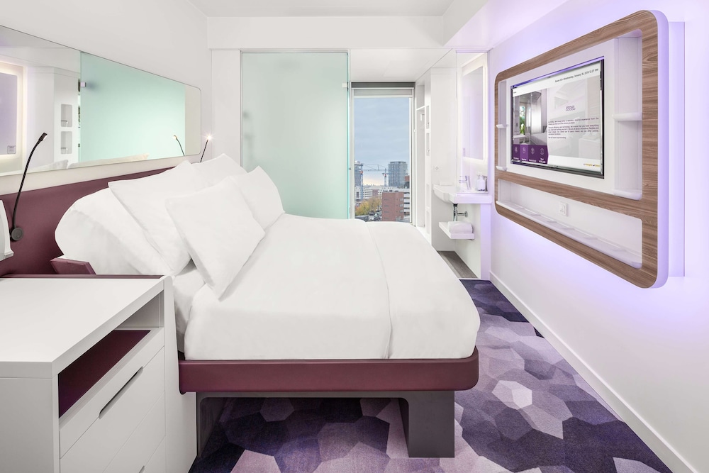 YOTEL Amsterdam, Select by Hilton 24/42
