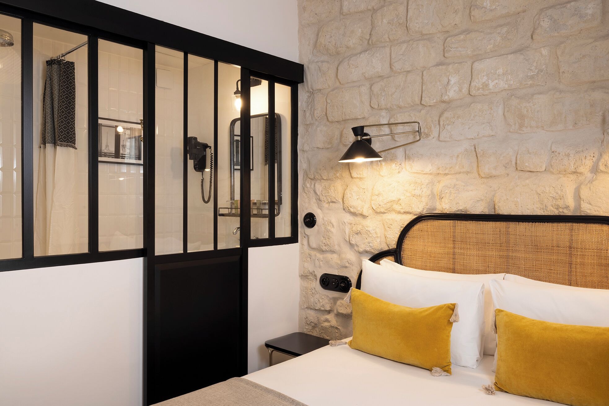 ROOM, DOUBLE BED, COURTYARD VIEW
