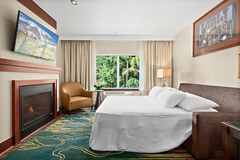 River, Deluxe, Suite, King Bed, Smoking