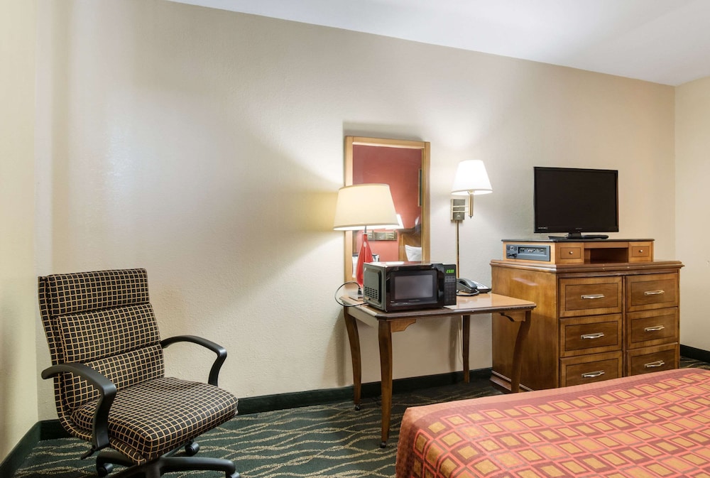 Rodeway Inn Wormleysburg - Harrisburg 24/35