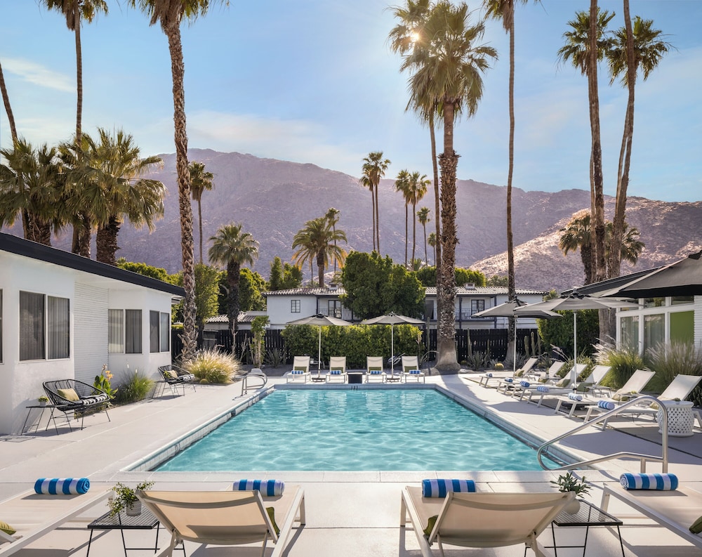 The Three Fifty Hotel - Adults Only 53/63