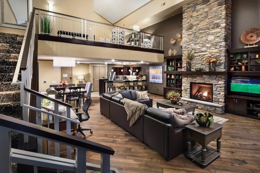 Clubhouse Hotel Fargo 17/36