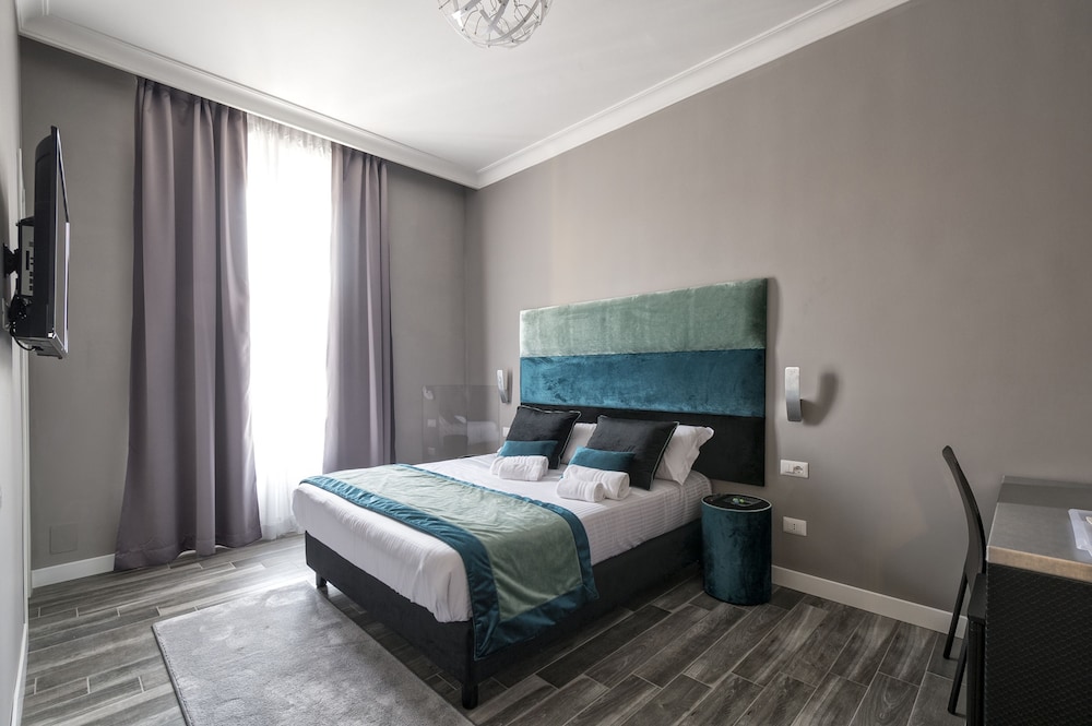 SUPERIOR, DOUBLE BED, CITY VIEW