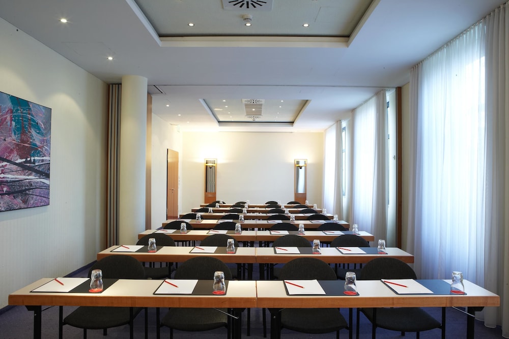 Intercityhotel Magdeburg 46/58