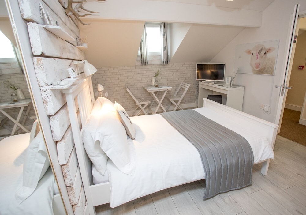 استوديو بريميير بسرير مزدوج