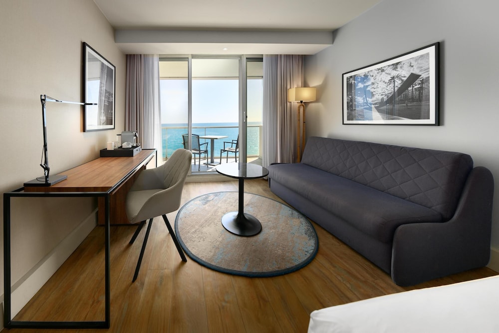 RADISSON BLU NICE 51/75