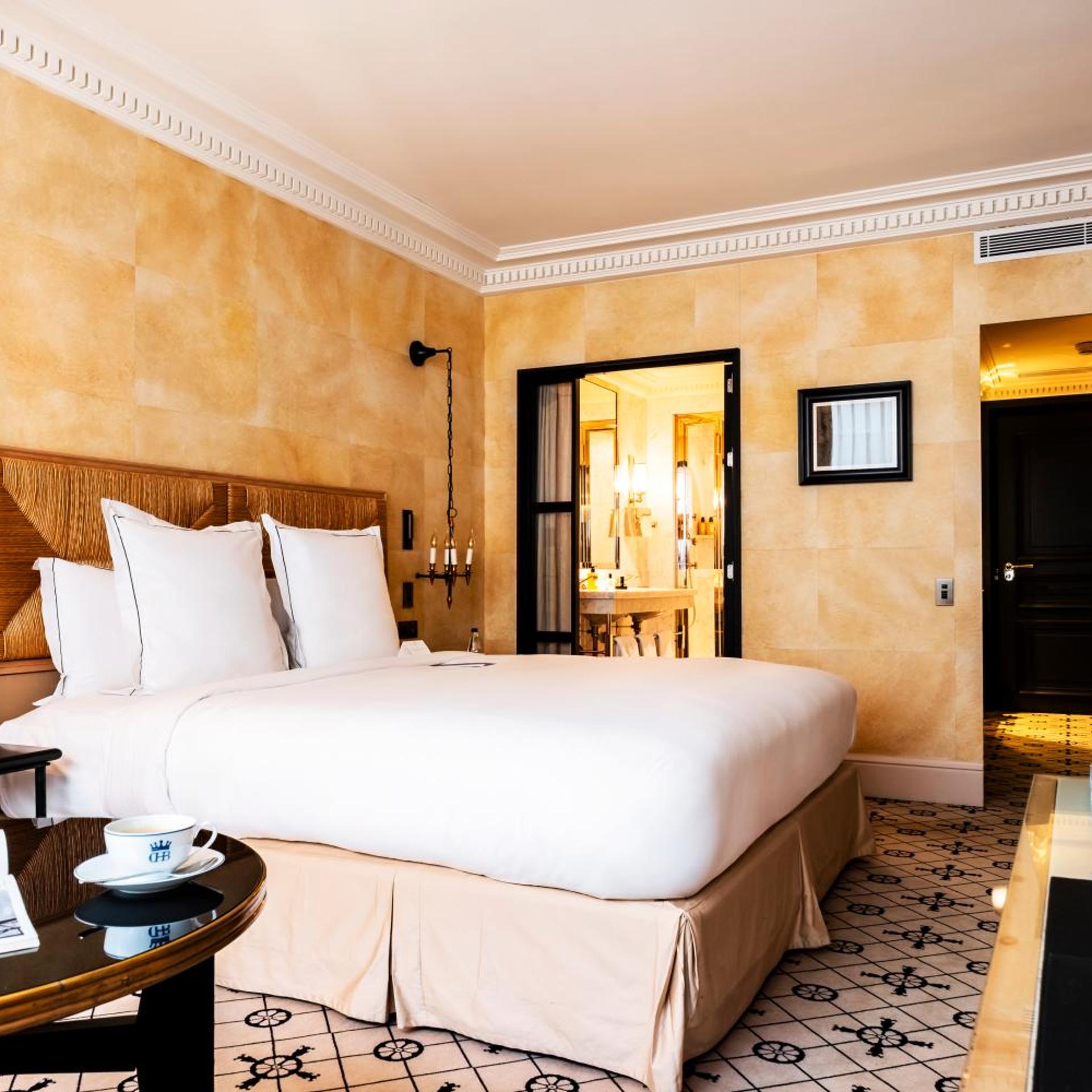 Guest Room, Deluxe, King Bed