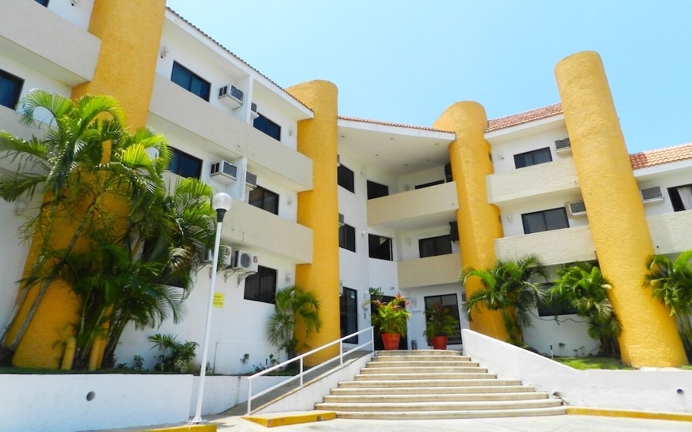 Uxulkah Hotel 2/60