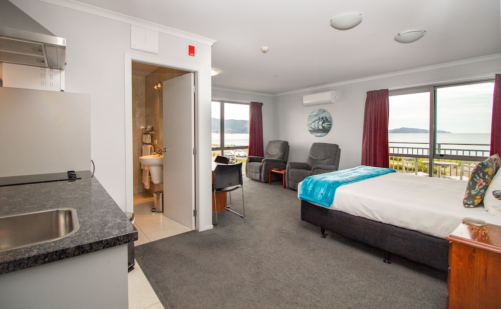 SUITE, SEA VIEW, BALCONY, TOP FLOOR