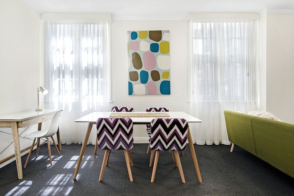 Ultiqa Rothbury Hotel 62/71