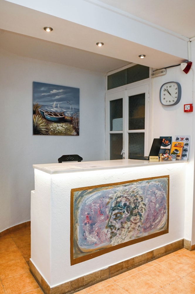 NARKISSOS HOTEL 6/50