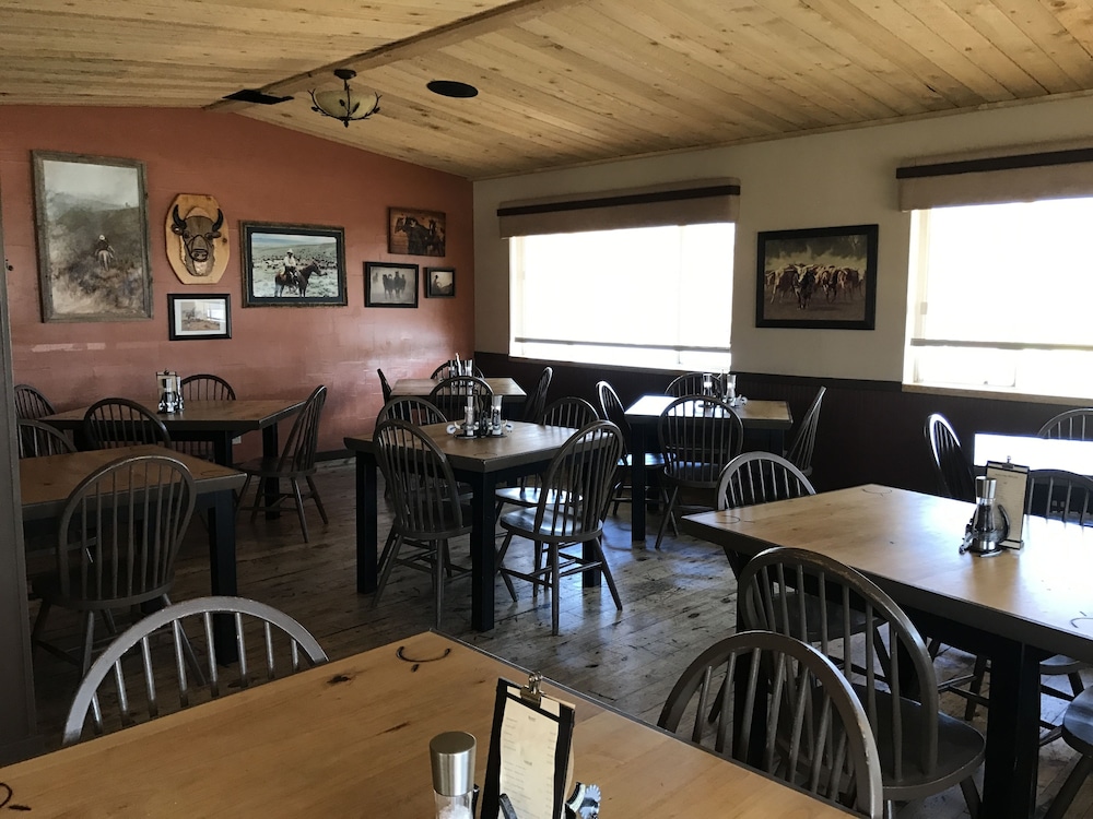 Broken Spur Inn And Steakhouse 60/72