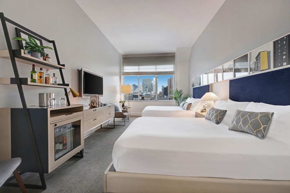 DELUXE, 2 QUEEN BEDS