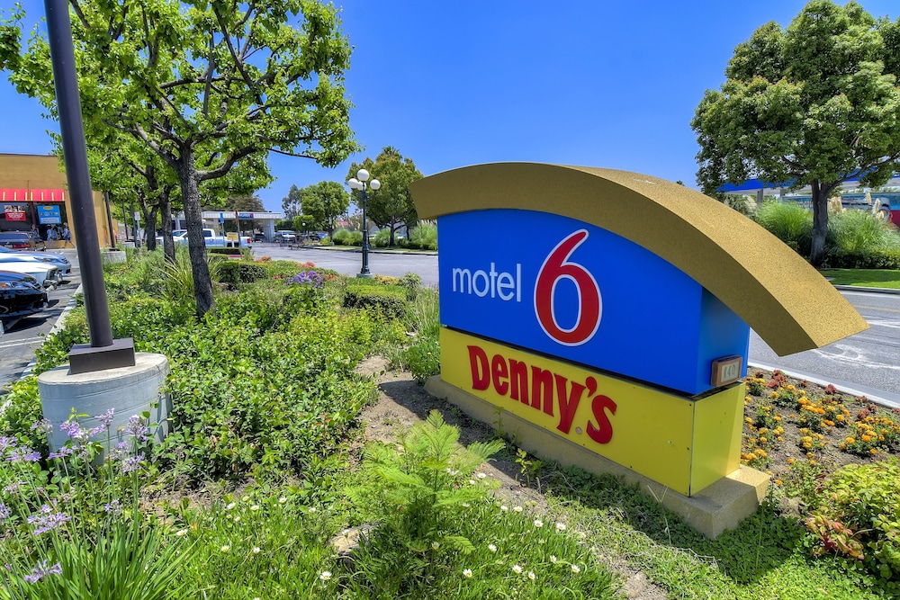 Motel6 Claremont, CA 6/54