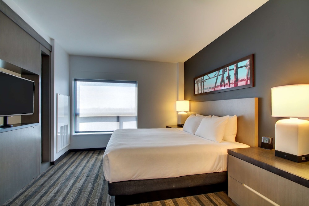 Hyatt House Chicago/Evanston 14/65