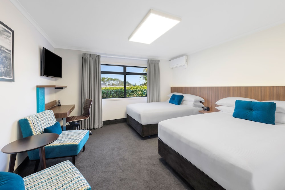 EXECUTIVE, TWIN BEDS
