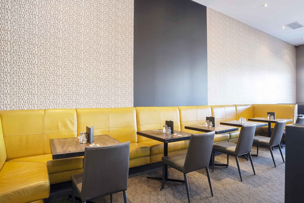 Sandman Signature Prince George Hotel 45/47