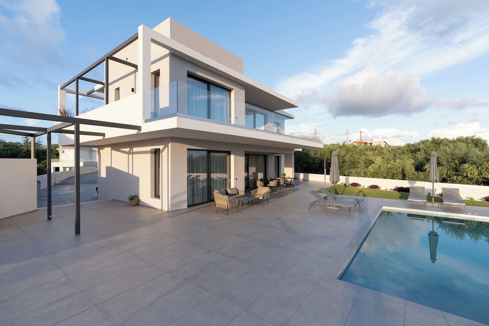Kymothoe Elite Suites 92/97