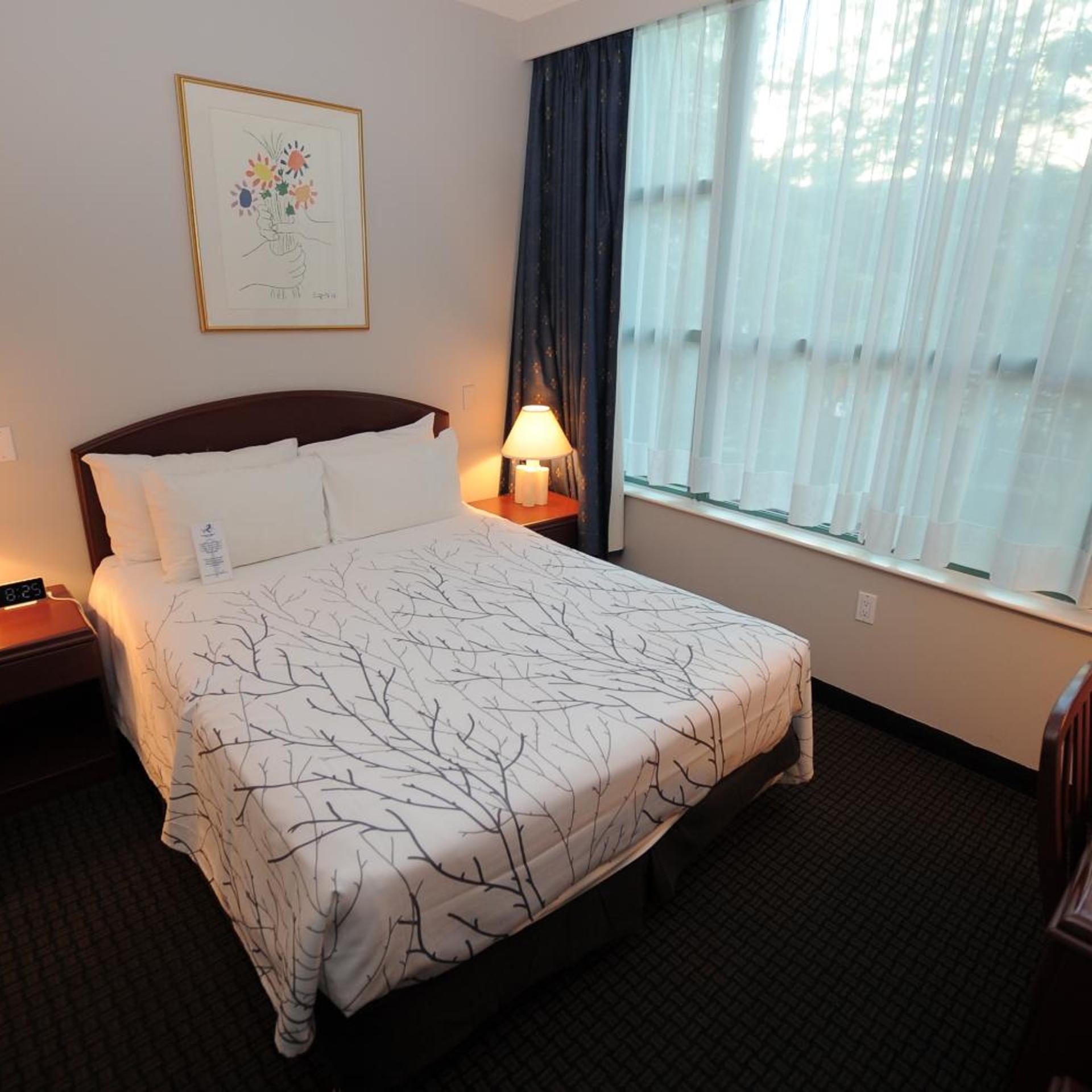 SUPERIOR, QUEEN BED