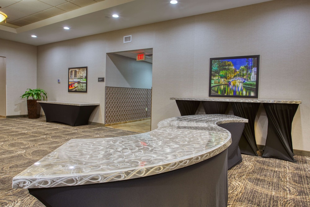Drury Inn & Suites Near La Cantera Parkway 9/50